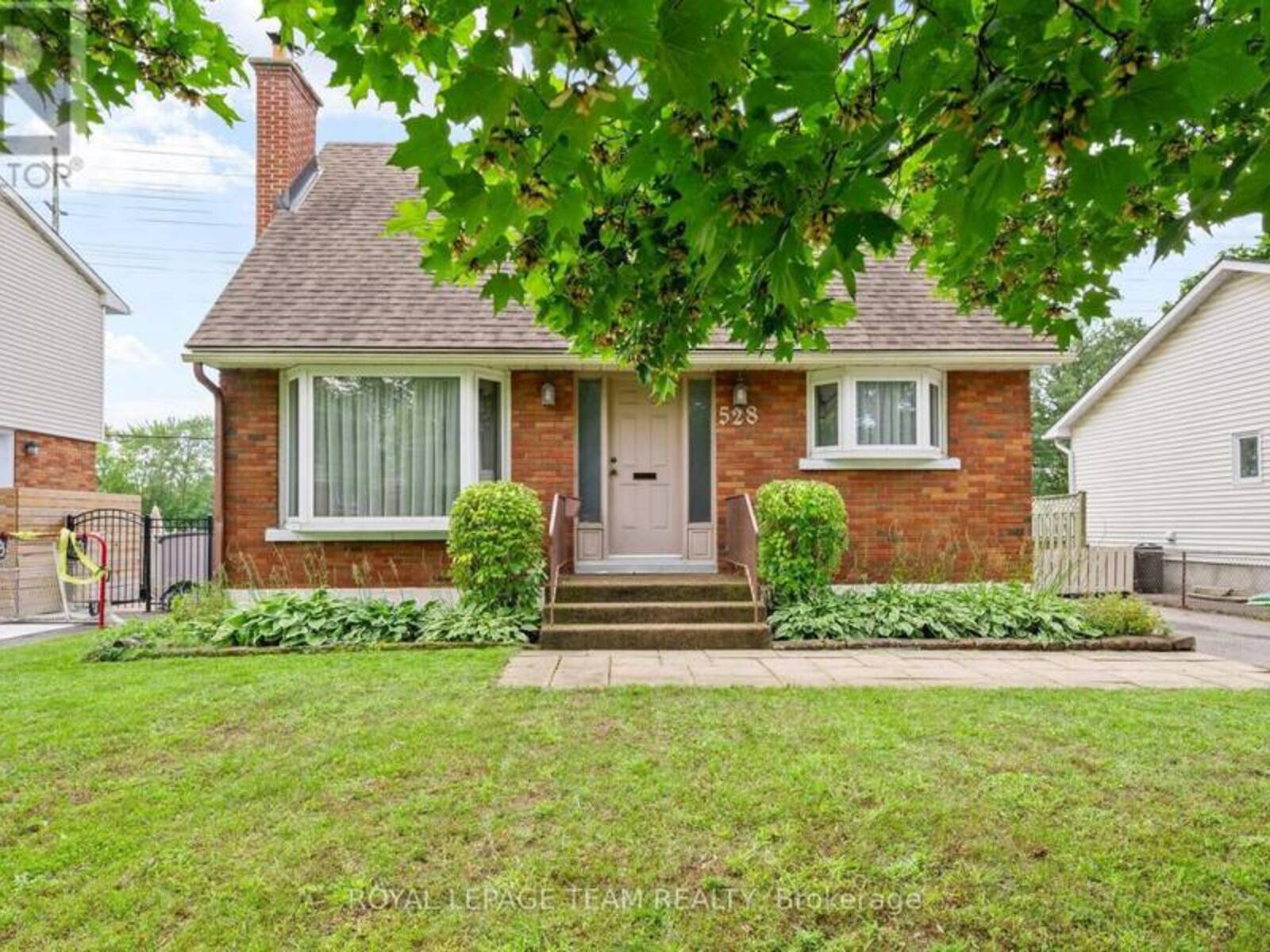 528 BROWNING AVENUE, Ottawa, Ontario K1G 0T4