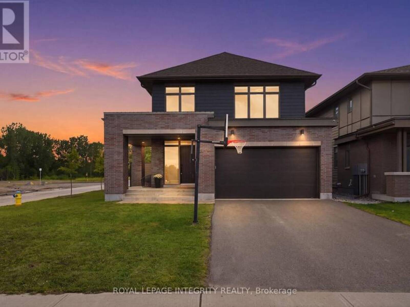 300 WIGWAS STREET, Ottawa, Ontario K1K 4Z4