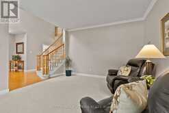 21 AVONMORE CRESCENT | Ottawa Ontario | Slide Image Six