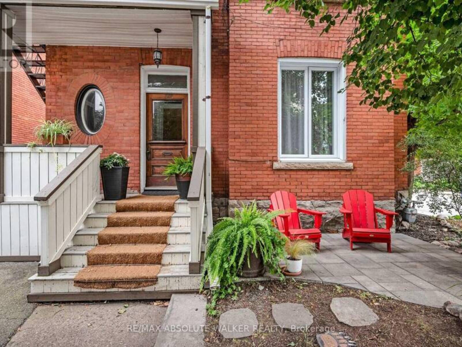 120 STRATHCONA AVENUE, Ottawa, Ontario K1S 1X6