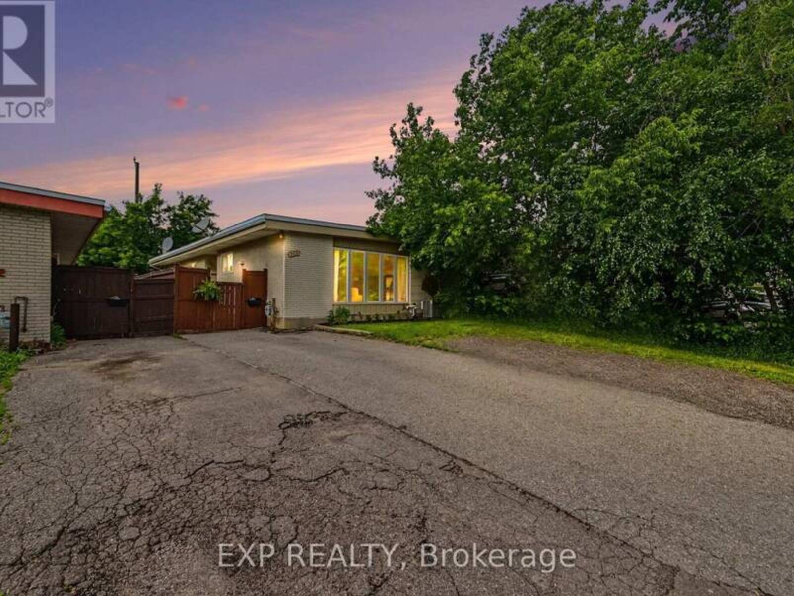 2385 WALKLEY ROAD, Ottawa, Ontario K1G 3H1