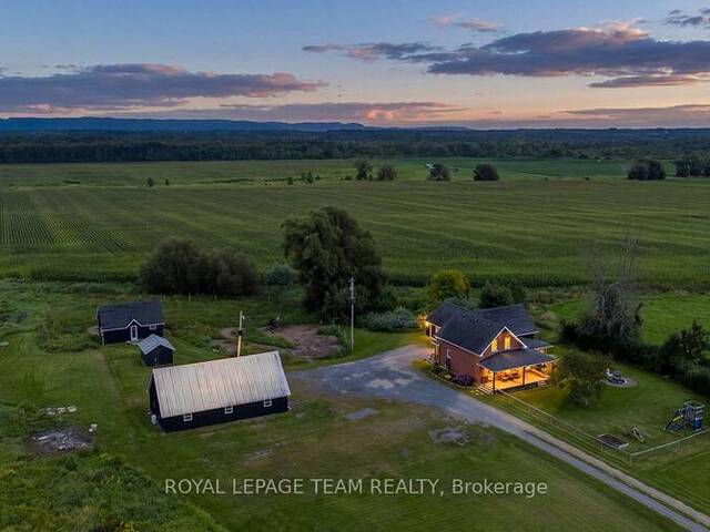 3570 DUNROBIN ROAD Ottawa Ontario, K0A 3M0 - 3 Bedrooms Home For Sale