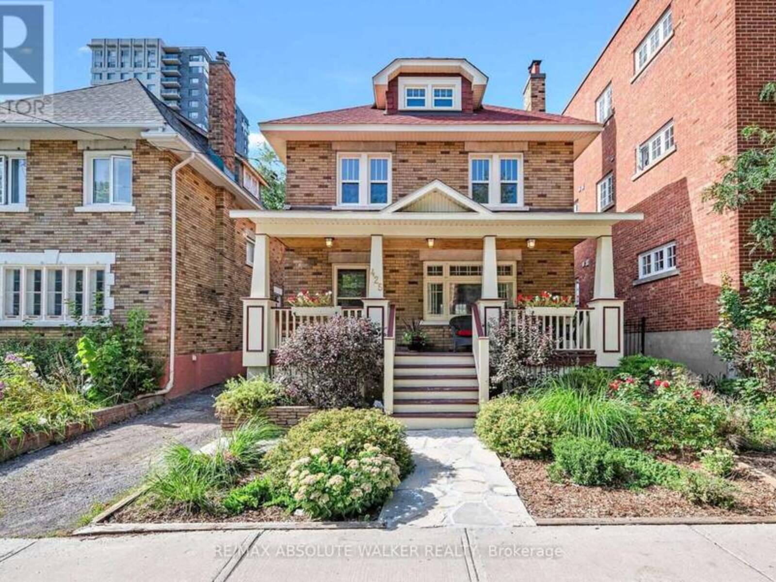 425 BESSERER STREET, Ottawa, Ontario K1N 6B9