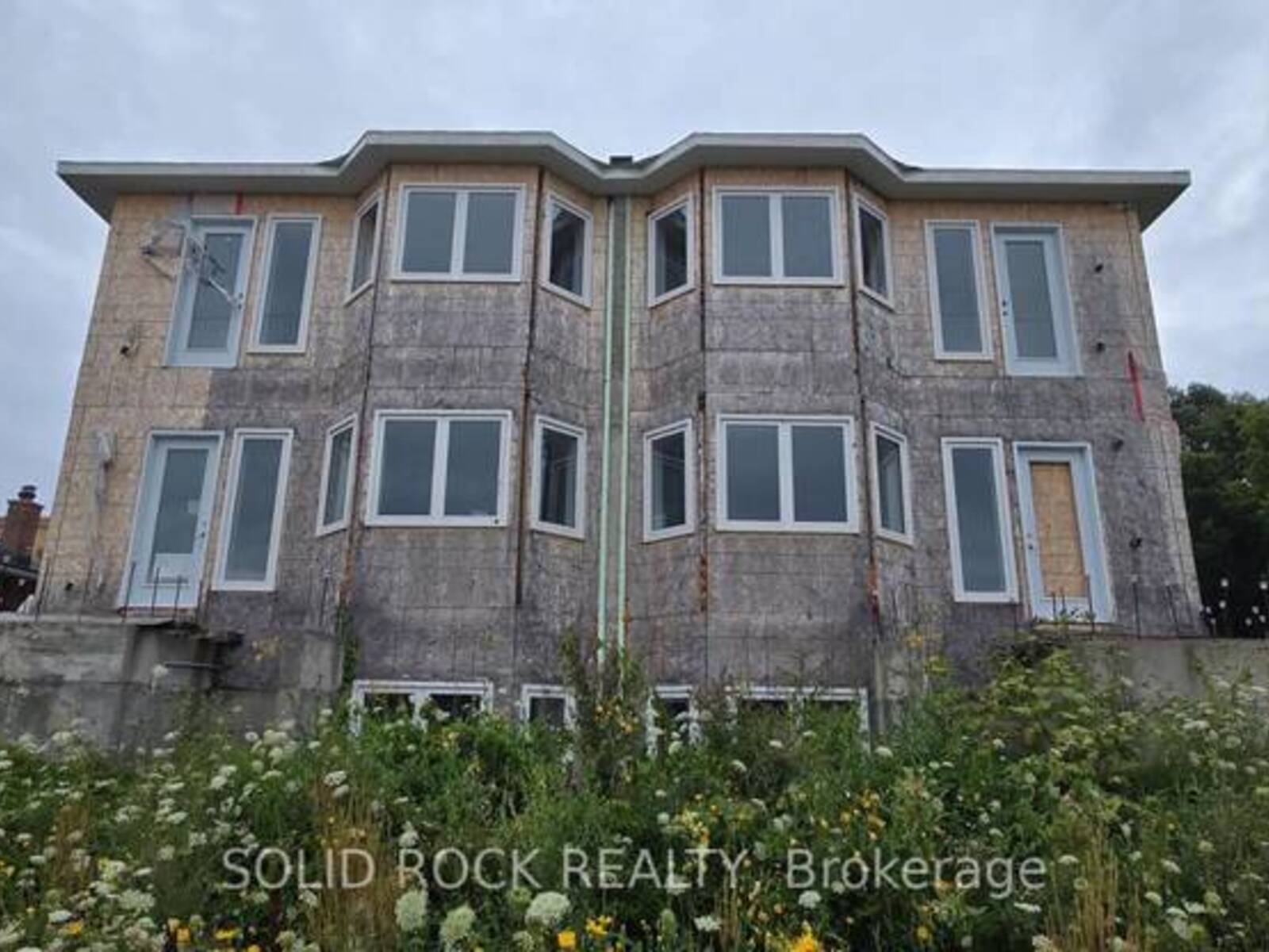 6758 ROCQUE STREET, Ottawa, Ontario K1C 1A2