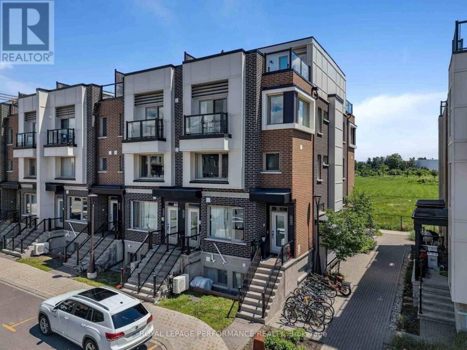 547 OZAWA PRIVATE, Ottawa, Ontario K1K 4Z8