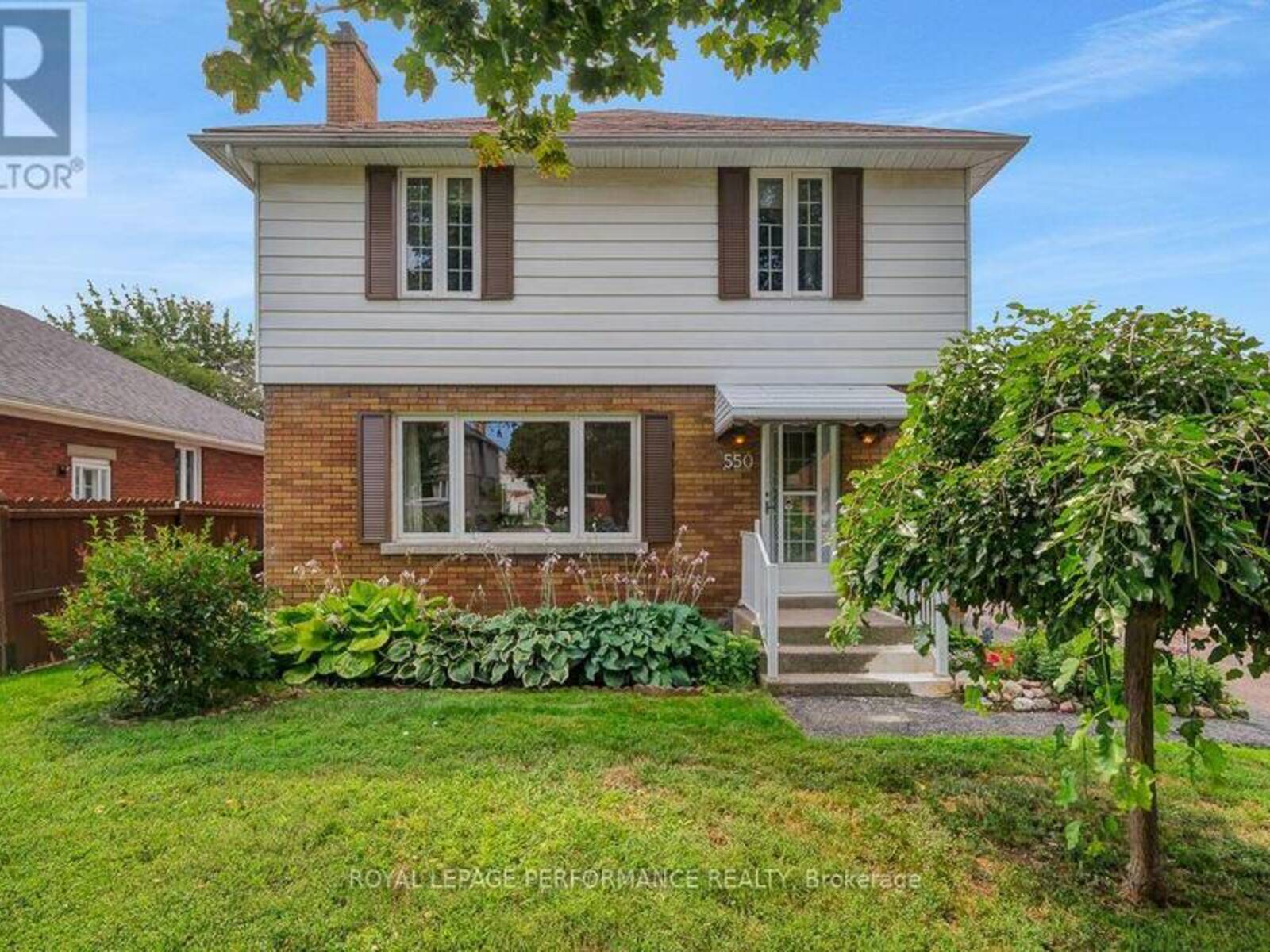 550 WOLFFDALE CRESCENT, Ottawa, Ontario K1K 1N5