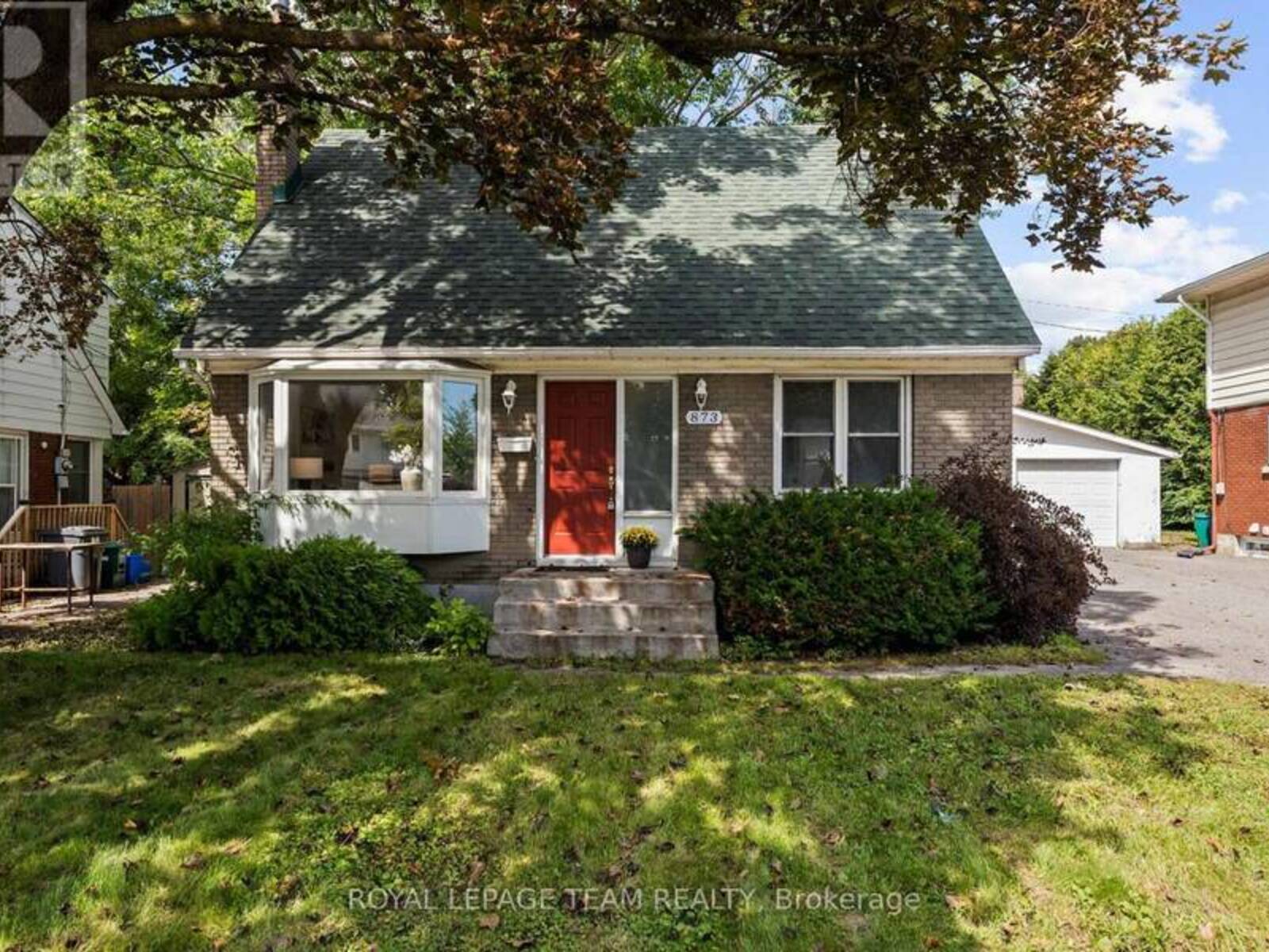 873 SMYTH ROAD, Ottawa, Ontario K1G 1P4