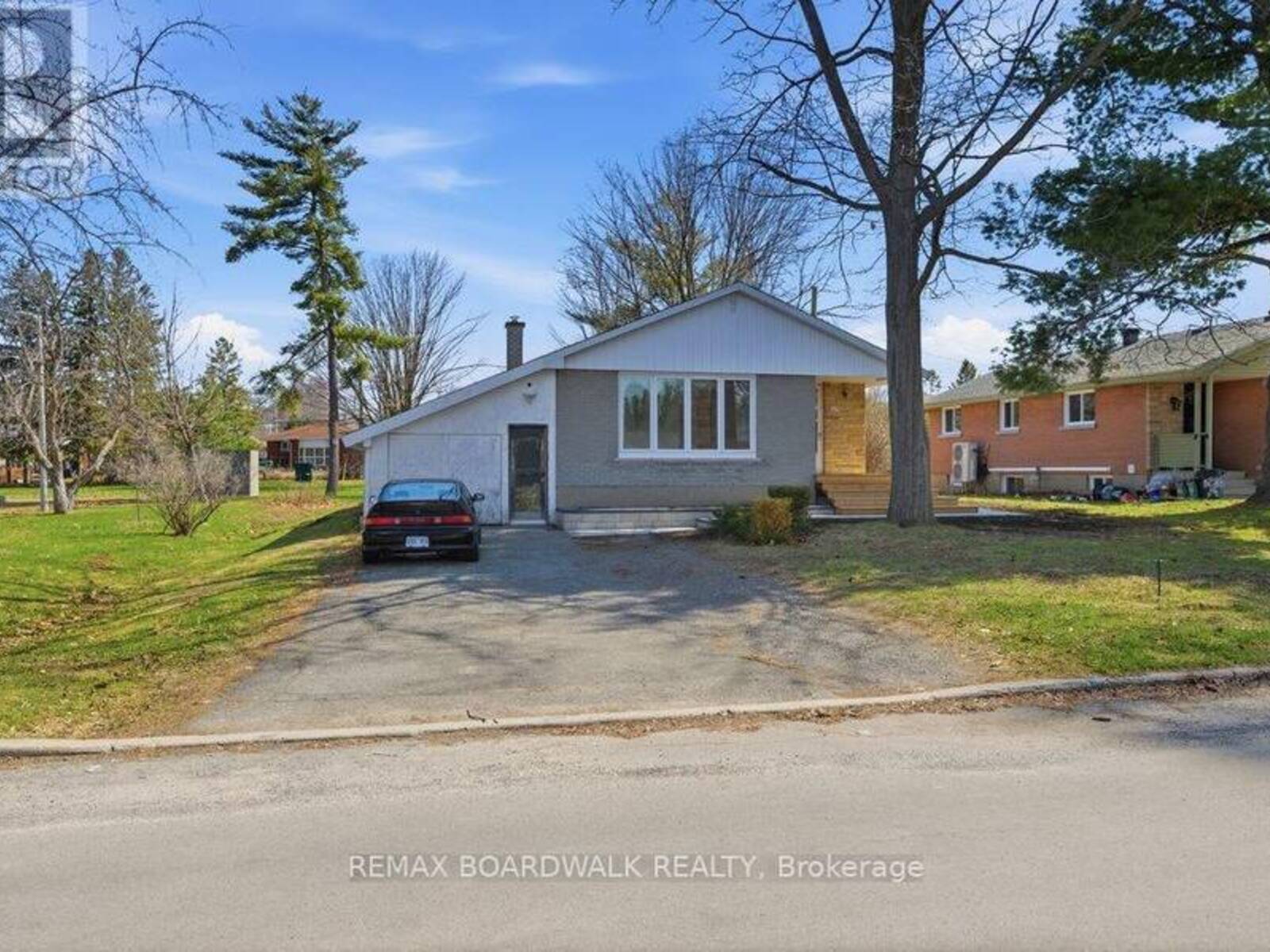1279 ADIRONDACK DRIVE, Ottawa, Ontario K2C 2V7