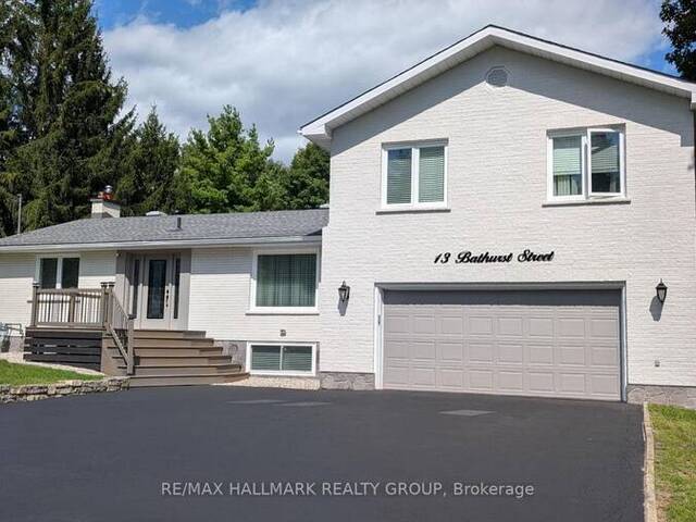 13 BATHURST STREET Ottawa Ontario, K2W 1A7 - 4 Bedrooms Home For Sale