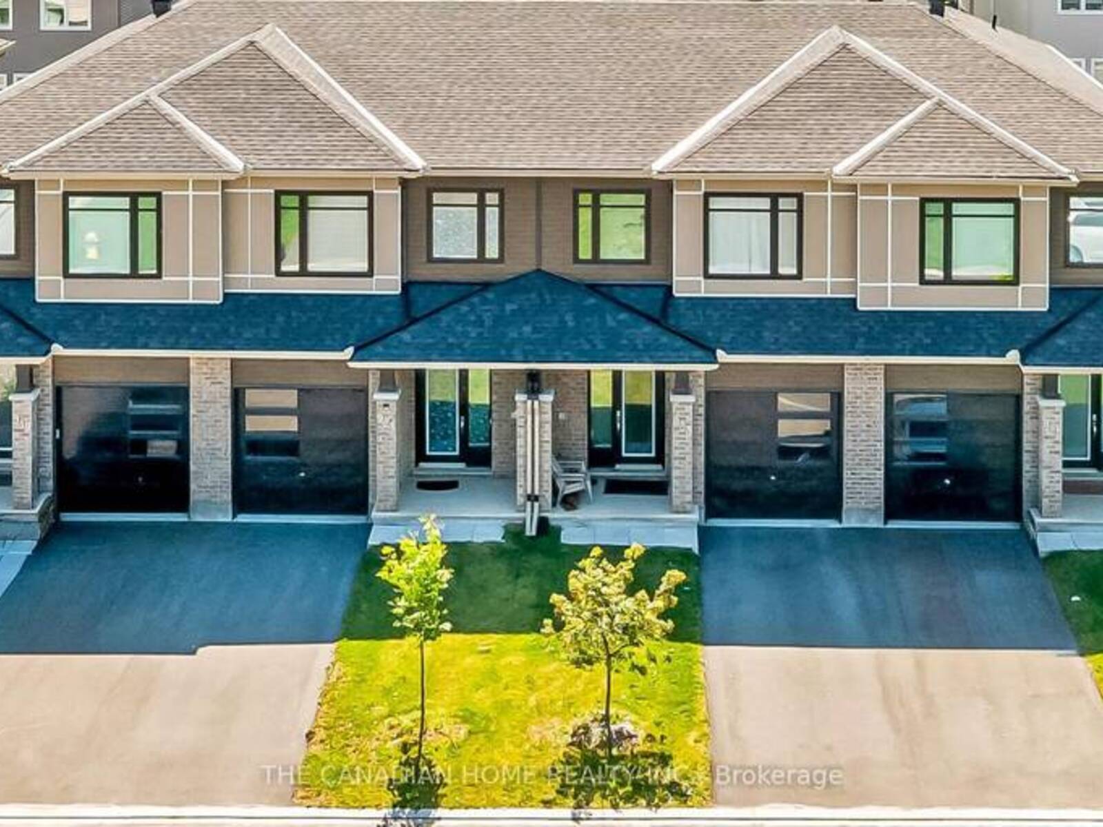 921 CLARKIA STREET, Ottawa, Ontario K1T 0Y2
