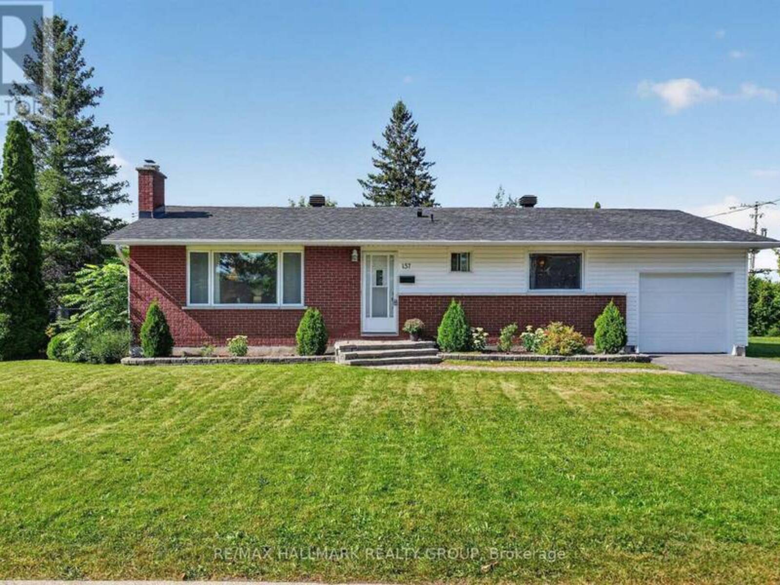 157 LACROIX AVENUE, Ottawa, Ontario K1E 1K2