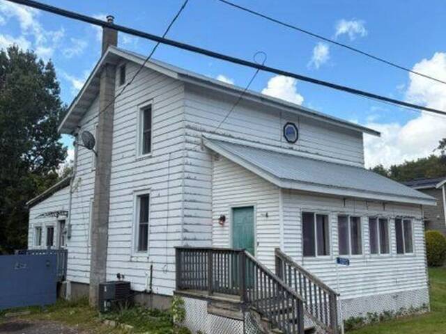 3312 YORKS CORNERS ROAD Ottawa Ontario, K0A 2G0 - 4 Bedrooms Waterfront Home For sale