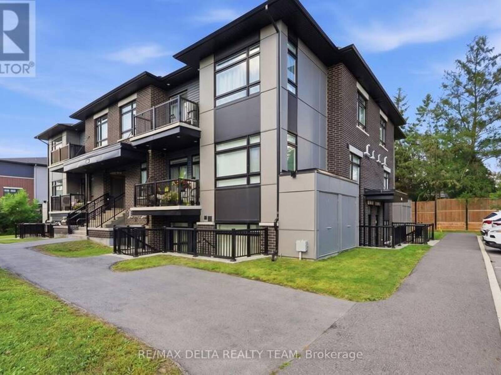 C - 400 C ROLLING MEADOW CRESCENT, Ottawa, Ontario K1W 0S1