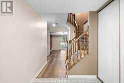 8 MANNINGTON COURT | Ottawa Ontario | Slide Image Three