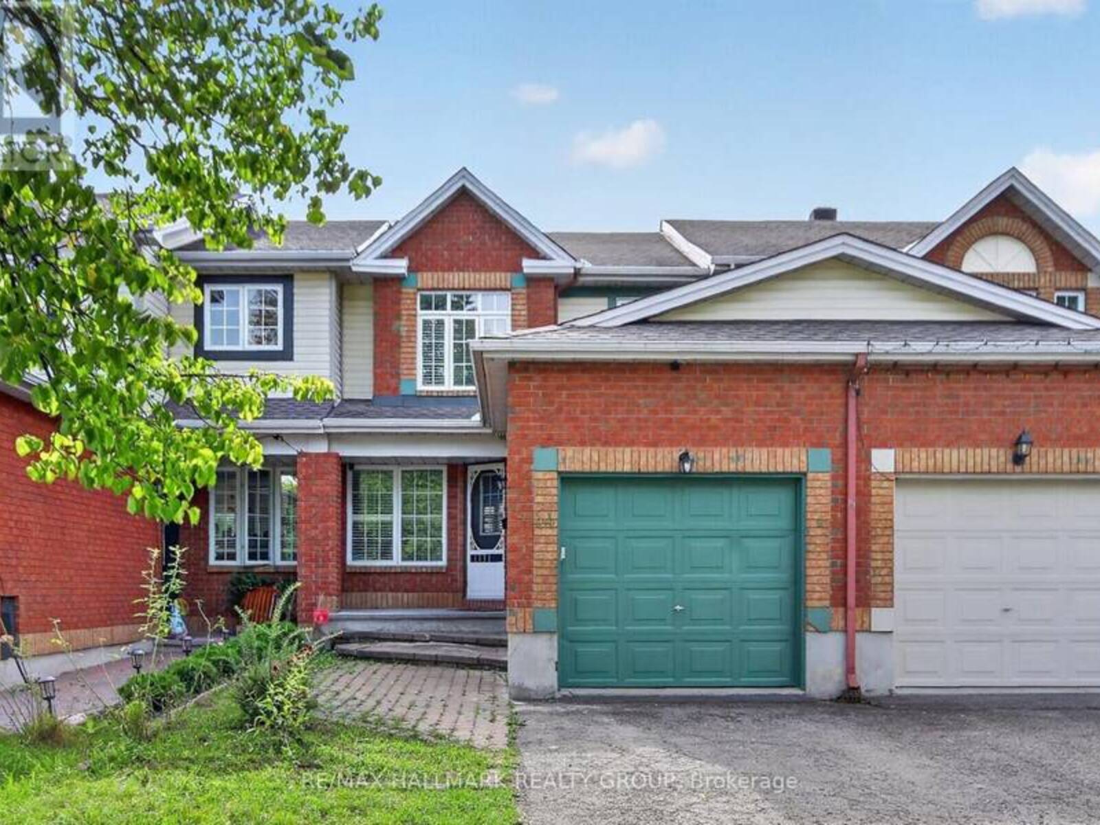 44 DRUMSO STREET, Ottawa, Ontario K1T 3X9