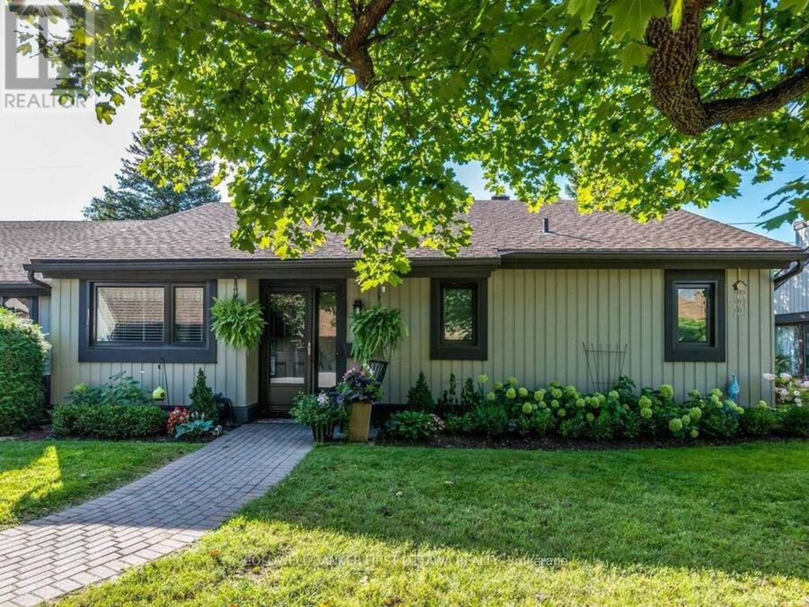 12 KITTANSETT COURT, Ottawa, Ontario K2S 1B9