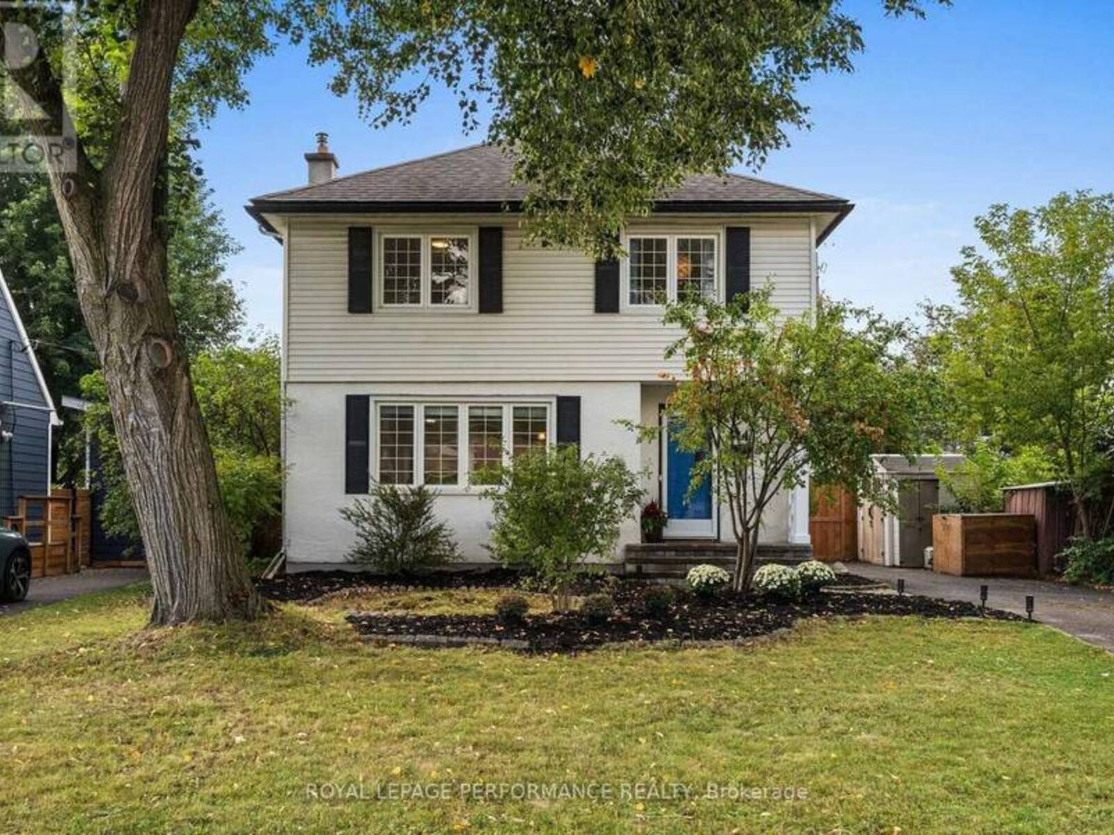 814 RAGLAN AVENUE, Ottawa, Ontario K1G 1M4