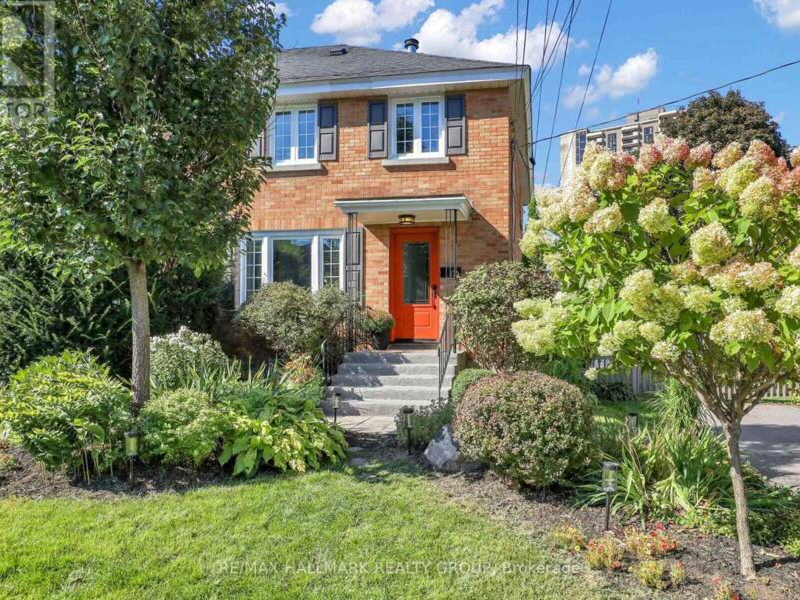 174 COMPTON AVENUE, Ottawa, Ontario K2B 5A7