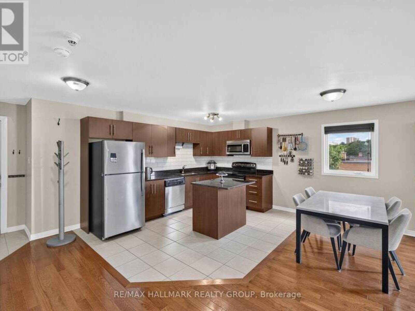 401 - 646 CUMMINGS AVENUE, Ottawa, Ontario K1K 2K6