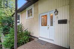 5 LANSFIELD WAY | Ottawa Ontario | Slide Image Three