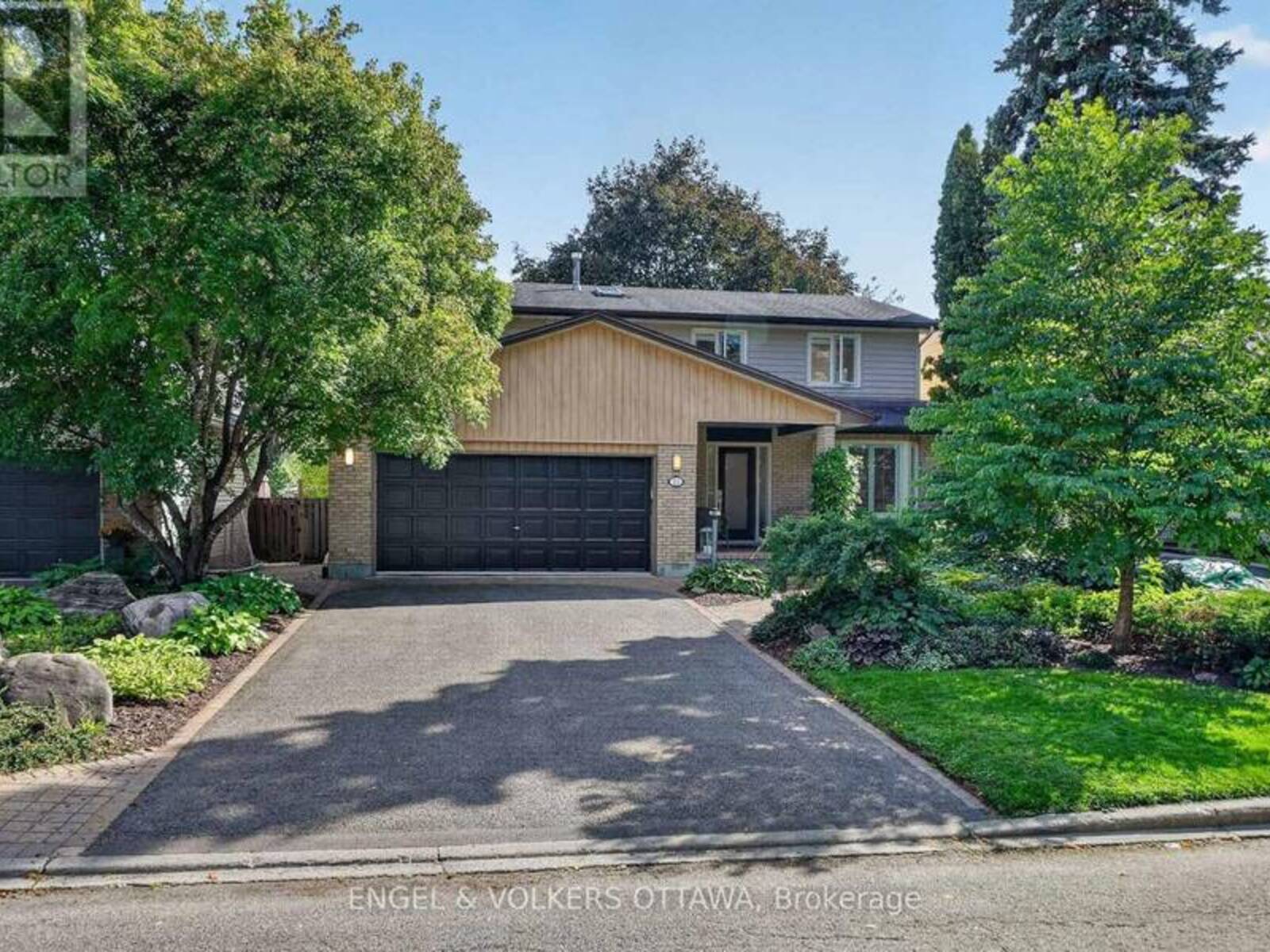 22 LYNHURST AVENUE, Ottawa, Ontario K1V 9W7