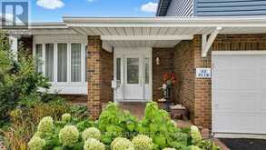 22 WOODHILL CRESCENT | Ottawa Ontario | Slide Image Two