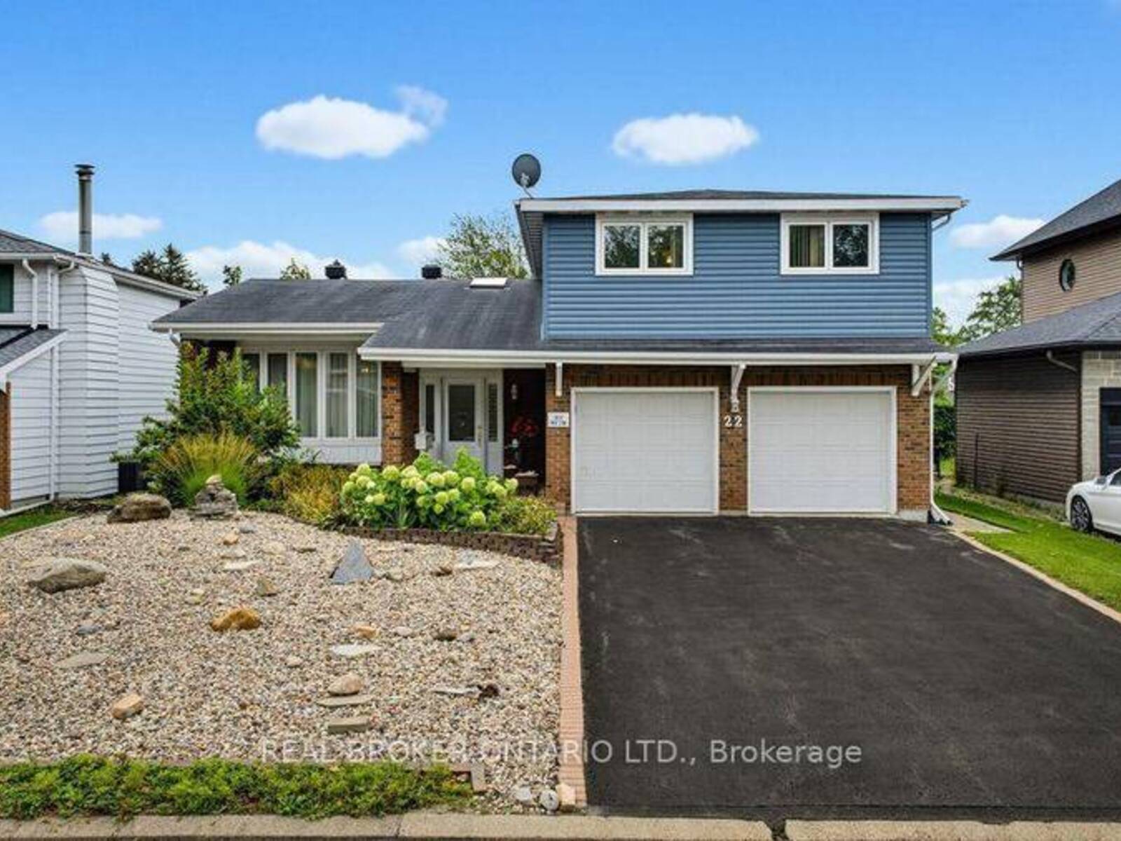 22 WOODHILL CRESCENT, Ottawa, Ontario K1B 3B6