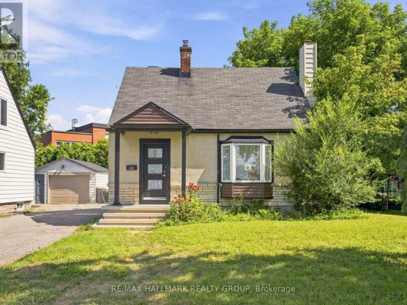 929 MERIVALE ROAD, Ottawa, Ontario K1Z 5Z7