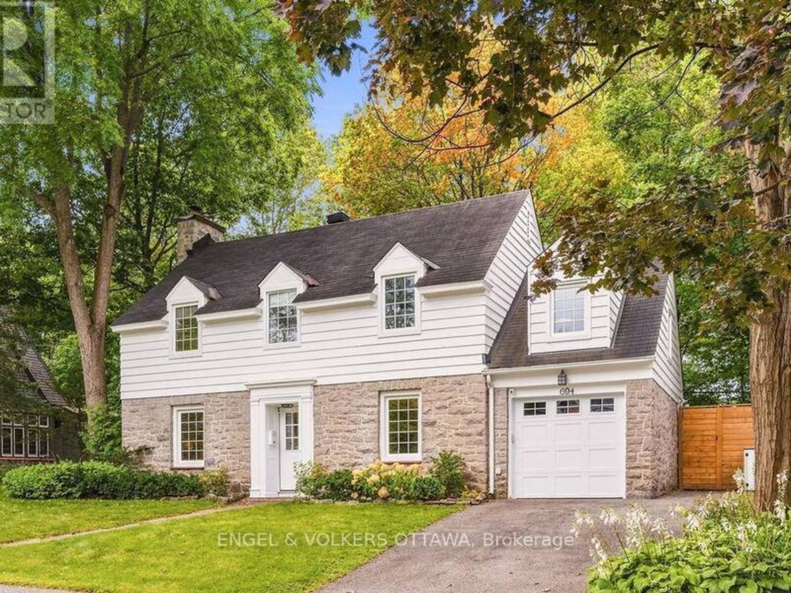 694 ISLAND PARK DRIVE, Ottawa, Ontario K1Y 0B7