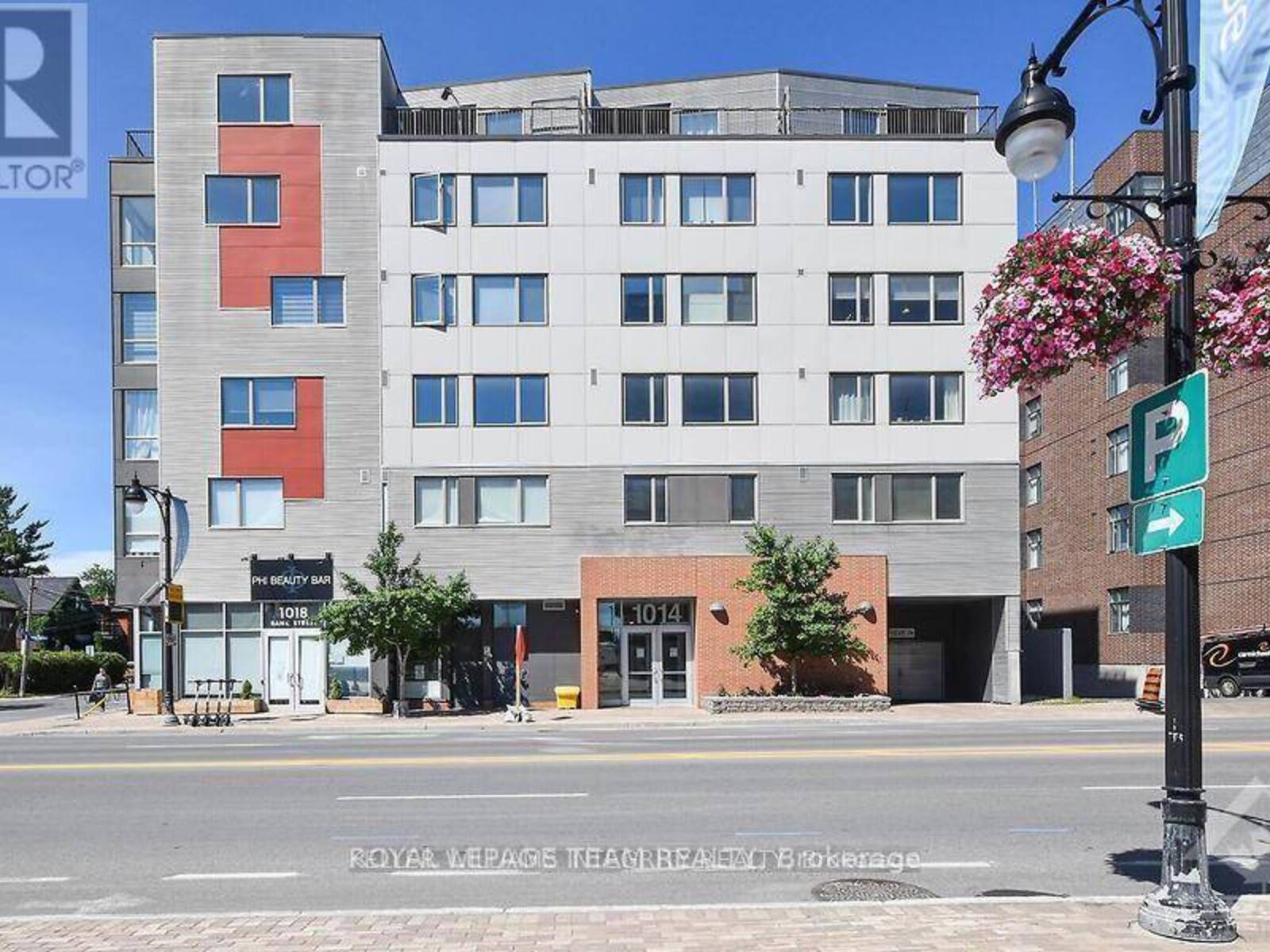 1014 BANK STREET, Ottawa, Ontario K1S 3W8