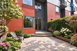 1014 BANK STREET | Ottawa Ontario | Slide Image Fifteen