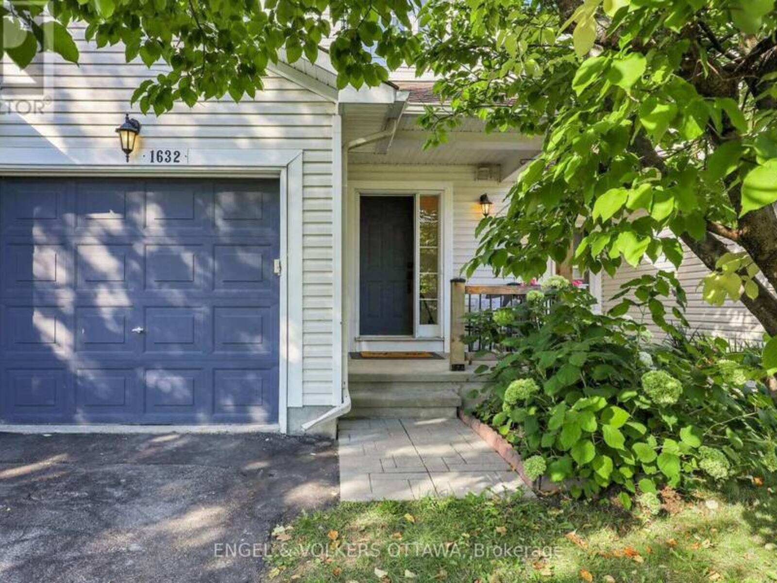 1632 VARENNES BOULEVARD, Ottawa, Ontario K4A 3Z8