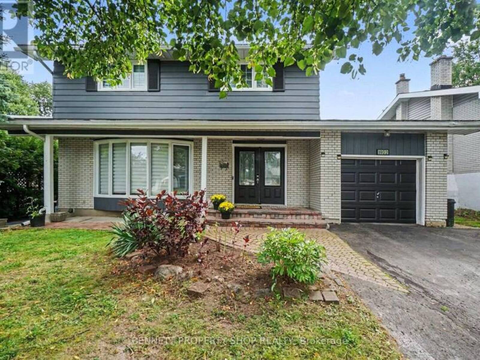 1902 FEATHERSTON DRIVE, Ottawa, Ontario K1H 6P5