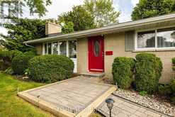 61 RIDGEFIELD CRESCENT | Ottawa Ontario | Slide Image Four