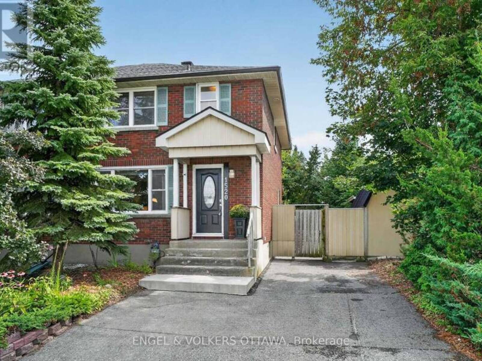 1520 LAPERRIERE AVENUE, Ottawa, Ontario K1Z 7S9