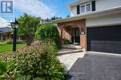 31 ELKE DRIVE | Ottawa Ontario | Slide Image Three
