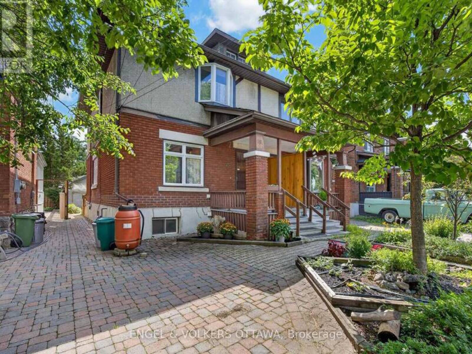68 CAMERON AVENUE, Ottawa, Ontario K1S 0W9