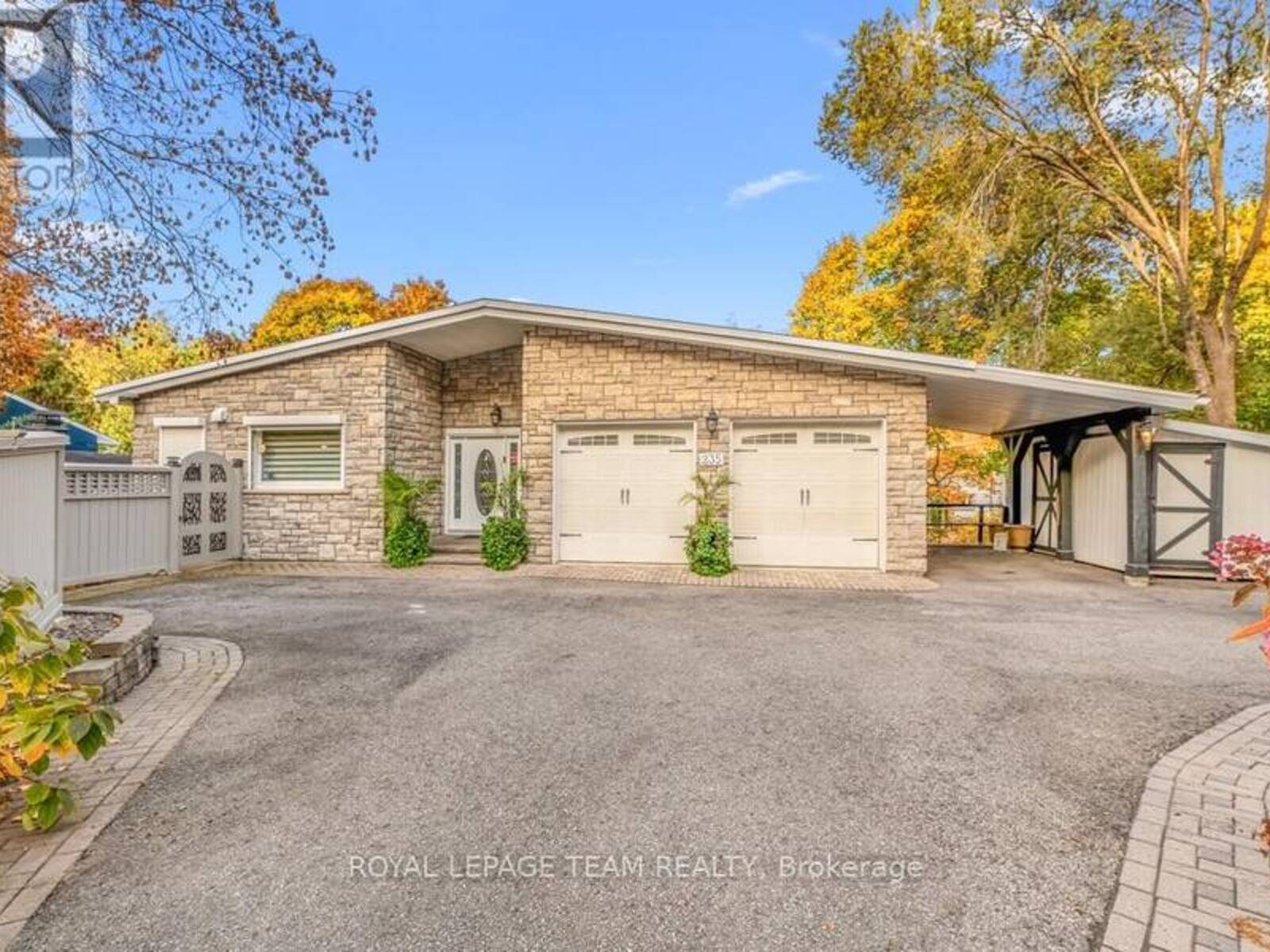 235 HEMLOCK ROAD, Ottawa, Ontario K1M 1K4