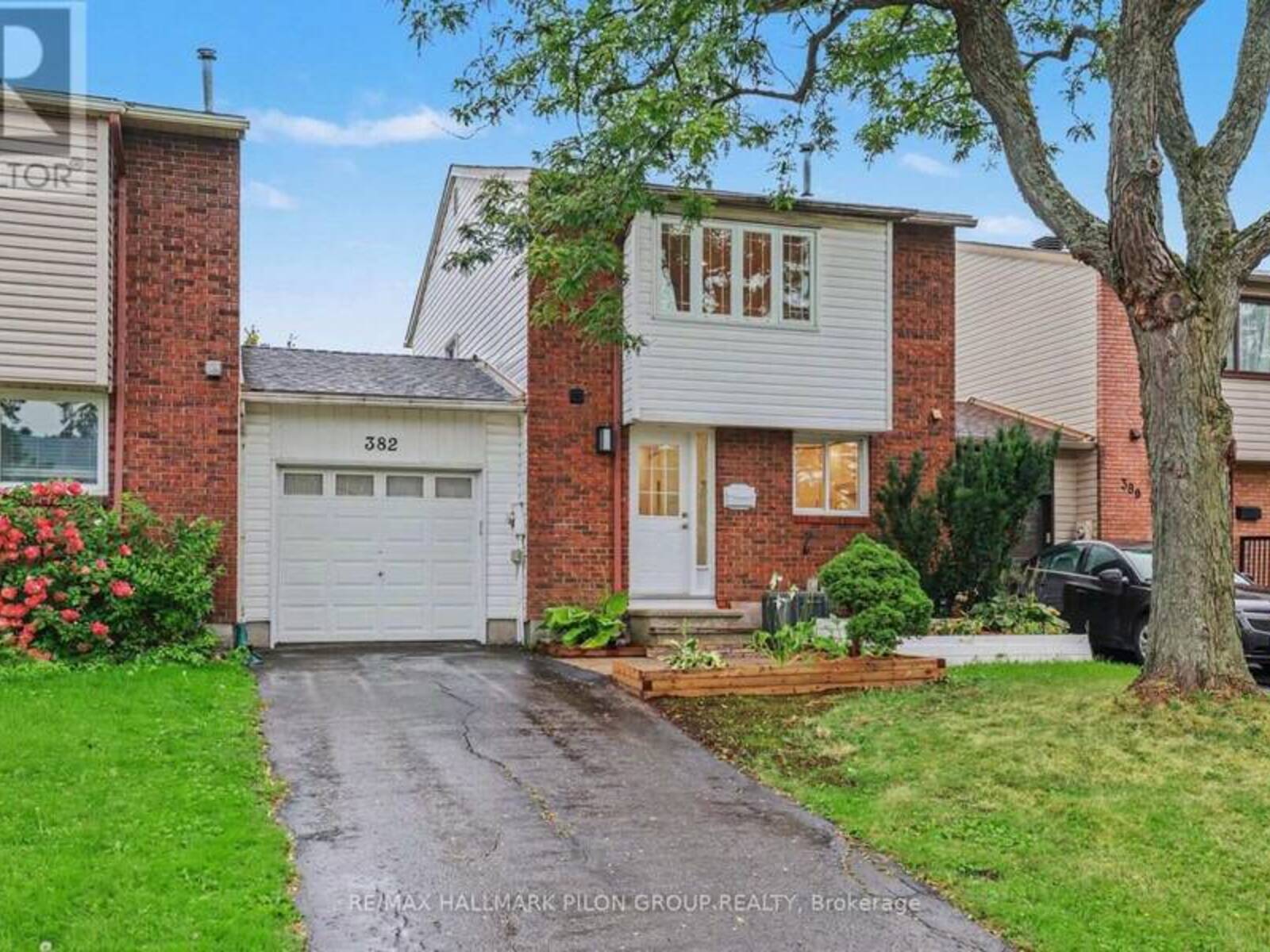 382 DUVAL LANE, Ottawa, Ontario K1E 2K2