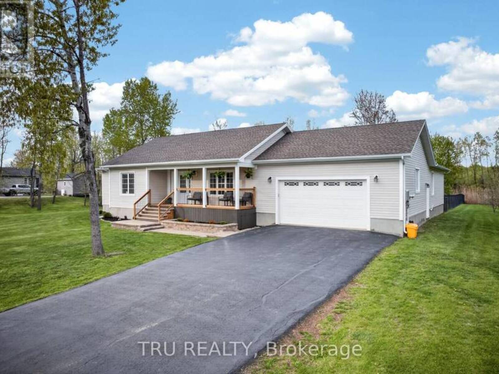 52 KIMBERLY AVENUE, Kemptville, Ontario K0G 1J0