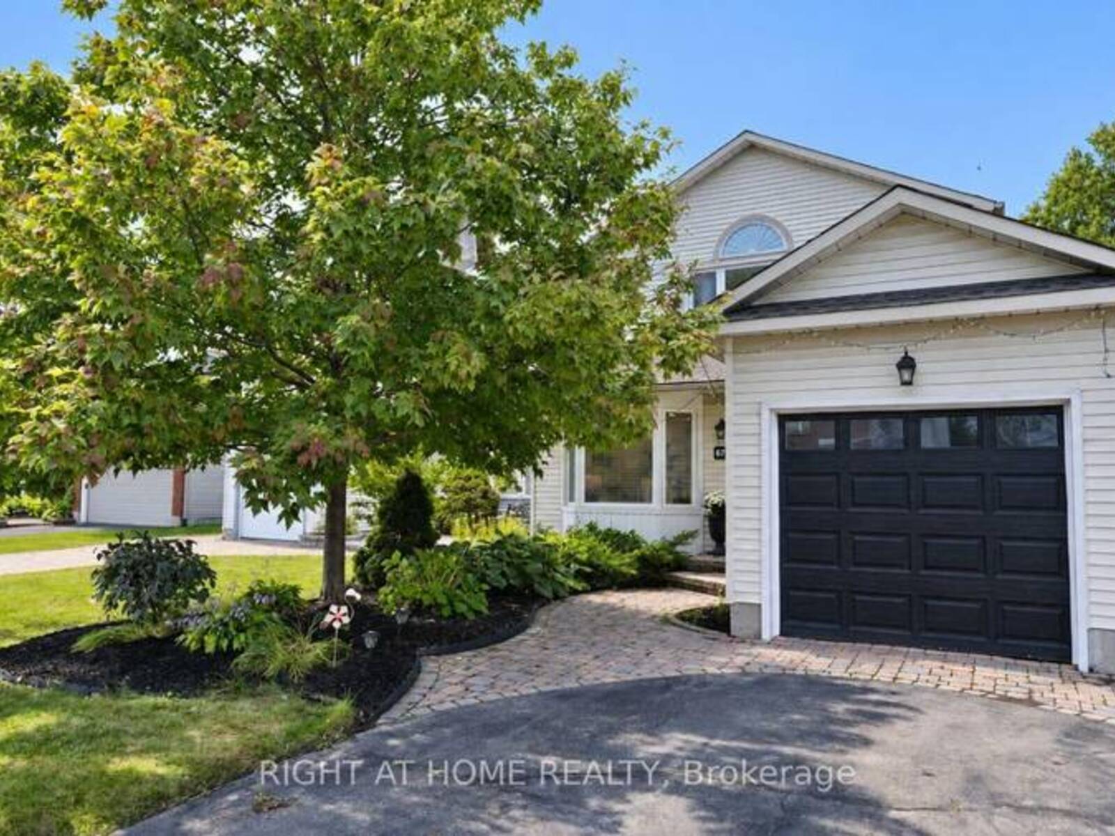 672 FARMBROOK CRESCENT, Ottawa, Ontario K4A 2L1