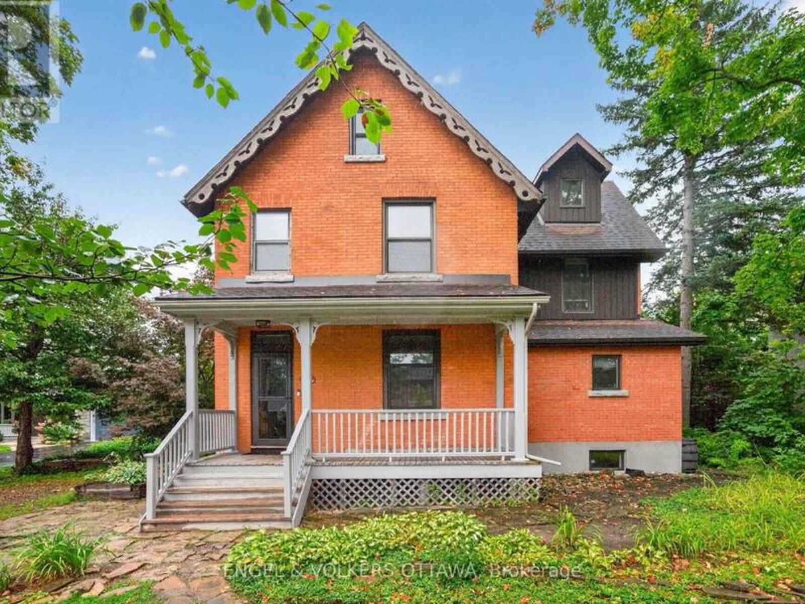 2241 OLD LILAC LANE, Ottawa, Ontario K1H 6H6