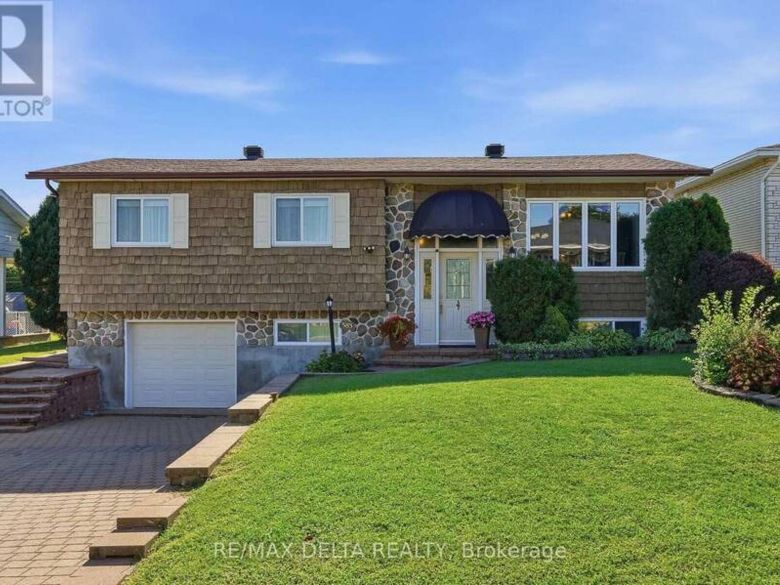 583 THERIAULT STREET, Hawkesbury, Ontario K6A 1Z5