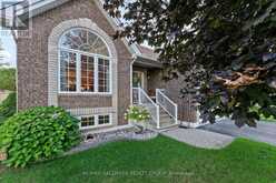 95 LLOYDALEX CRESCENT | Ottawa Ontario | Slide Image One