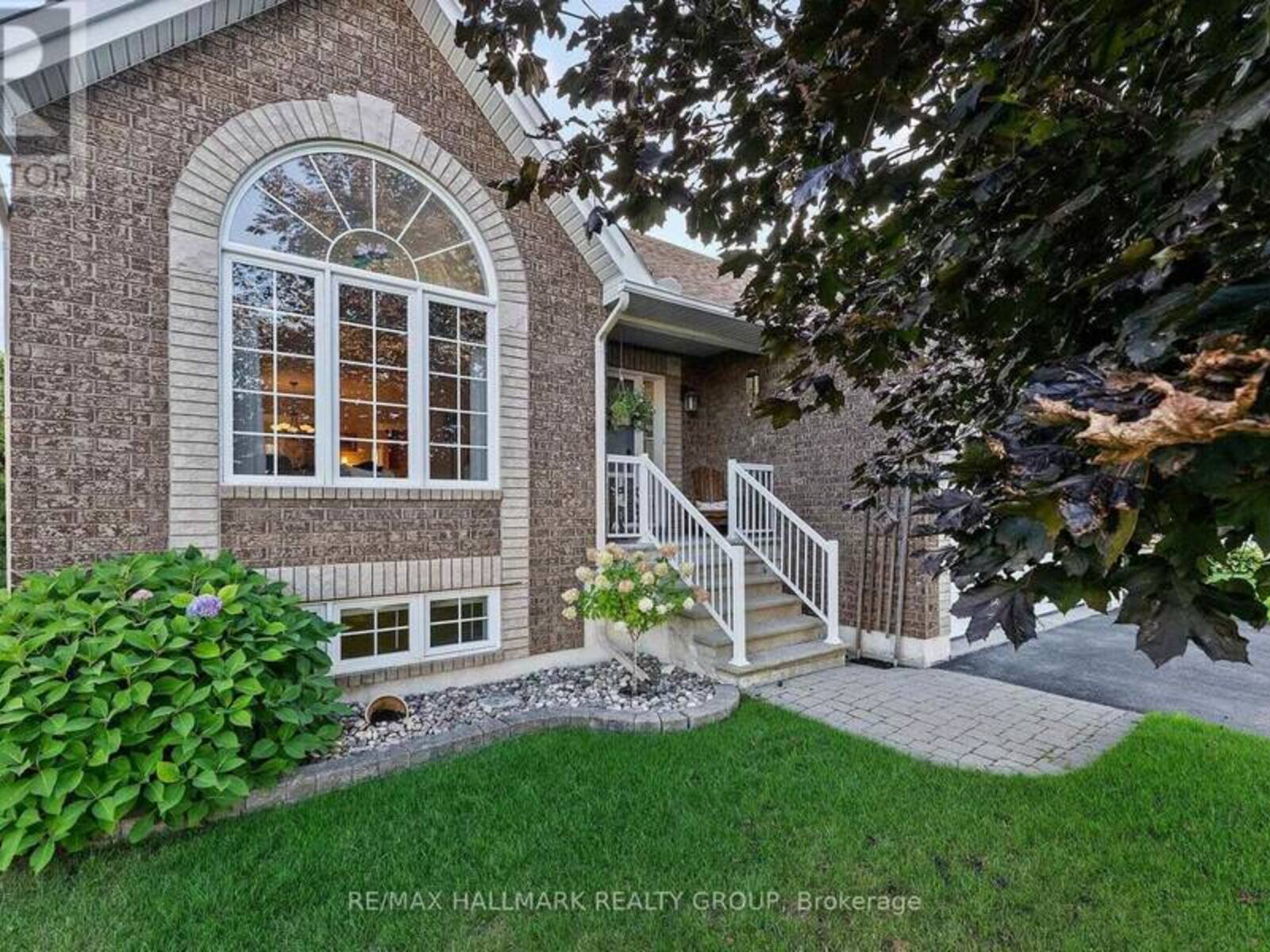95 LLOYDALEX CRESCENT, Ottawa, Ontario K2S 2E8