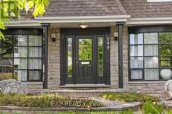 899 DRESDEN CRESCENT | Ottawa Ontario | Slide Image Three