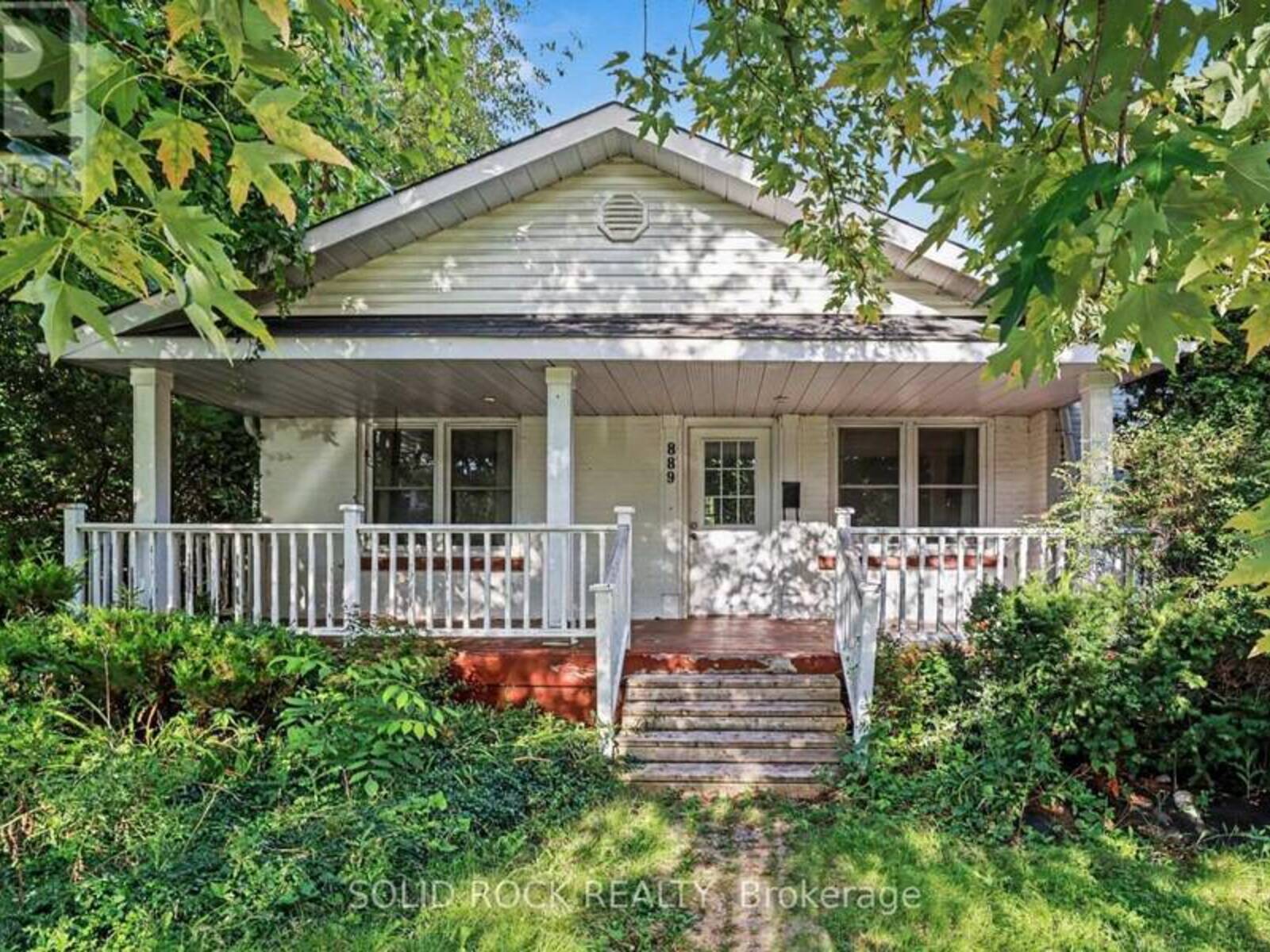 889 MOUNTAINVIEW AVENUE, Ottawa, Ontario K2B 5G1