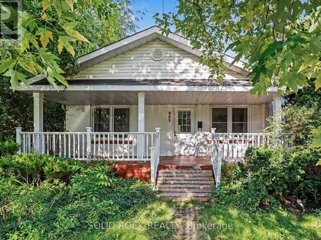 889 MOUNTAINVIEW AVENUE Ottawa Ontario, K2B 5G1 - 3 Bedrooms Home For Sale