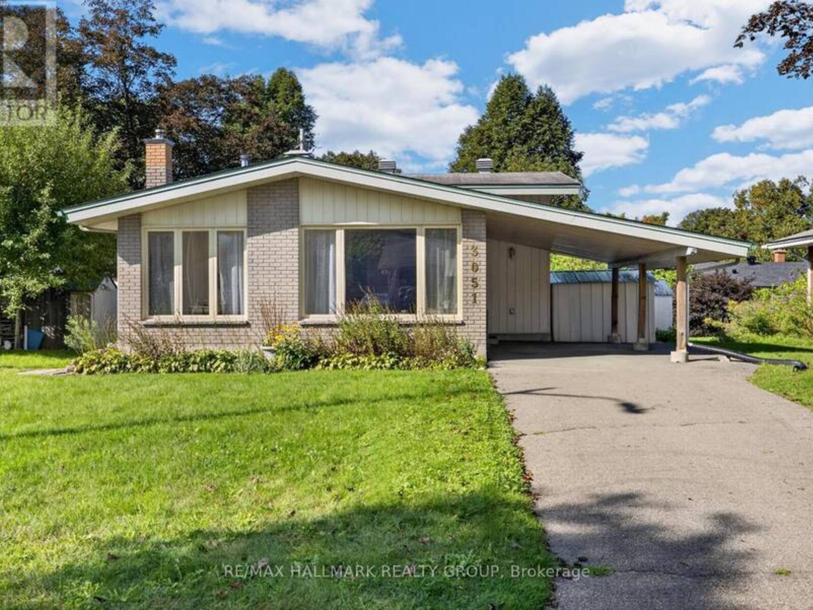 3051 COWAN CRESCENT, Ottawa, Ontario K1V 8K9