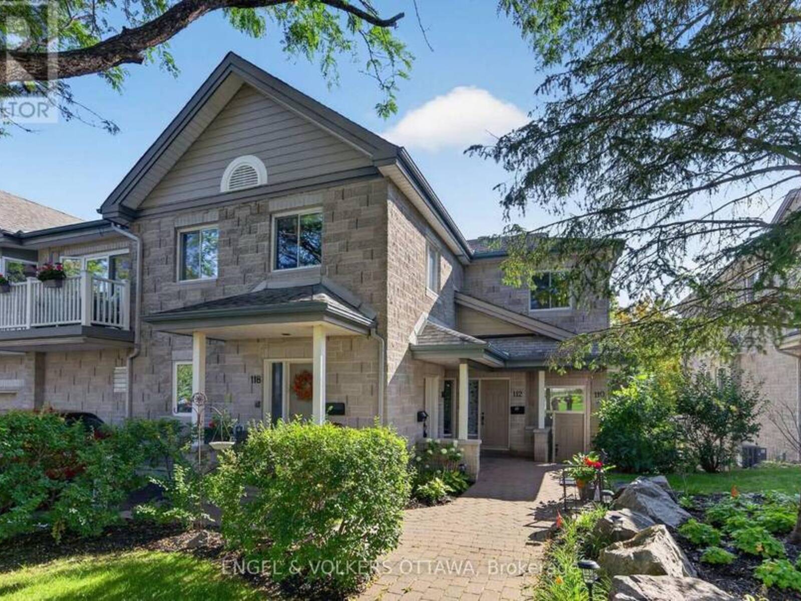 116 ROBSON COURT, Ottawa, Ontario K2K 2W1
